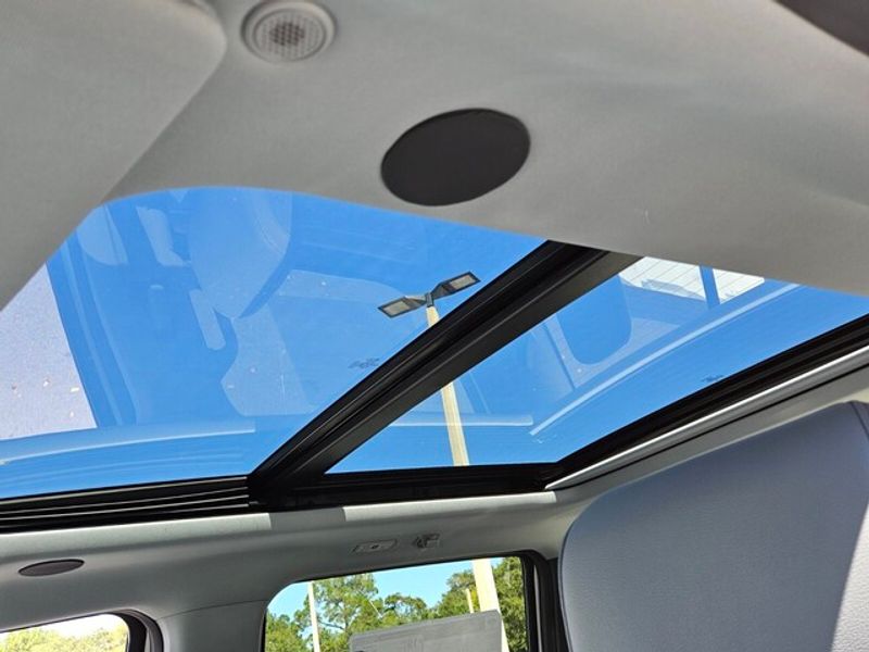 2025 Ford F-150 Lariat photo 4