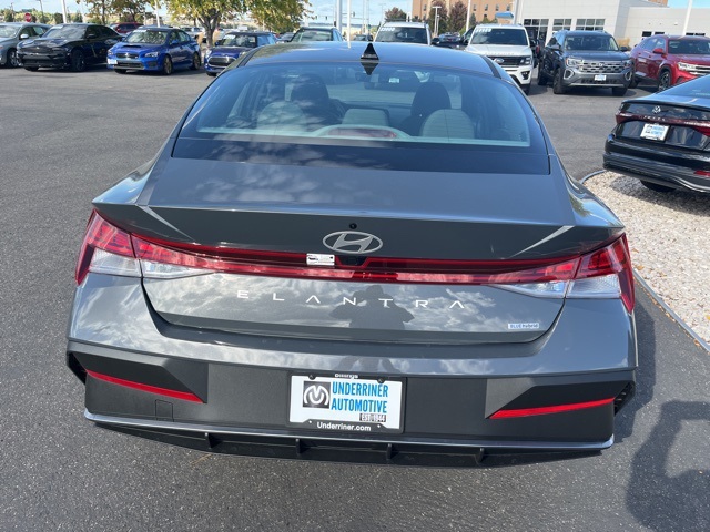 2025 Hyundai Elantra Blue SEL Sport photo 4