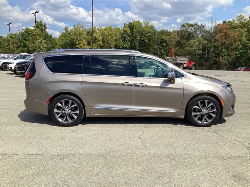 2018 Chrysler Pacifica Limited photo 8