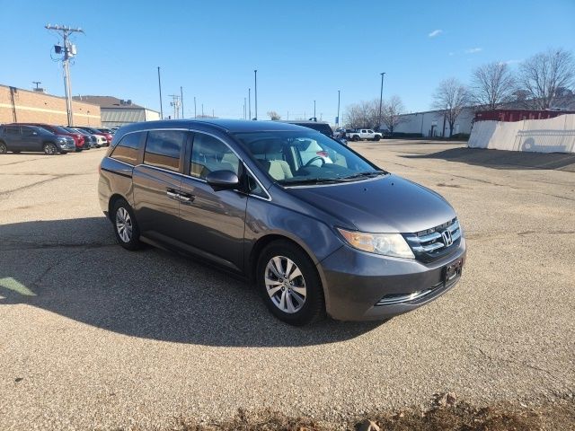 2016 Honda Odyssey SE photo 3