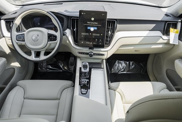 2026 Volvo XC60 Hybrid T8 photo 18