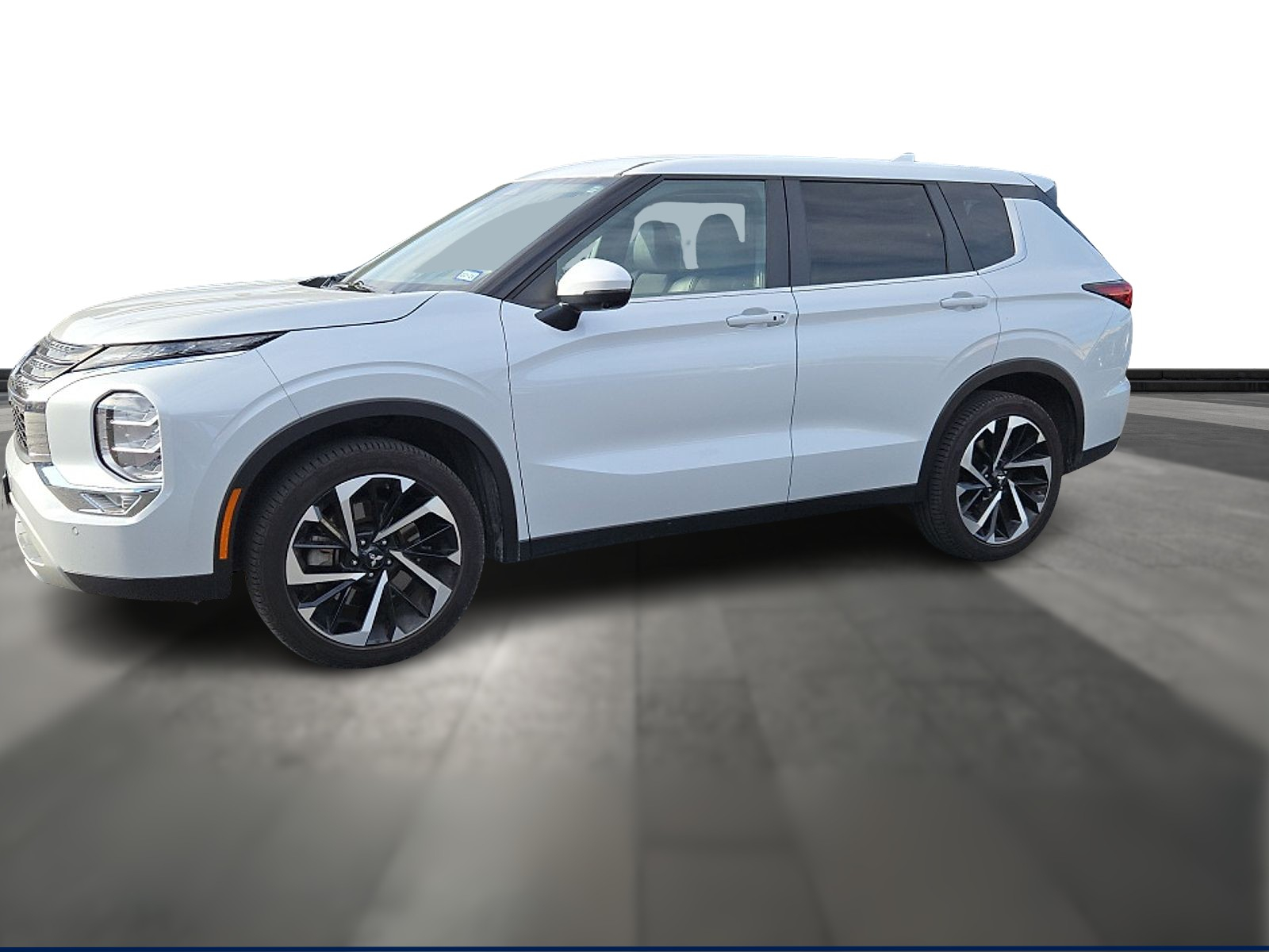 2024 Mitsubishi Outlander SE's photo