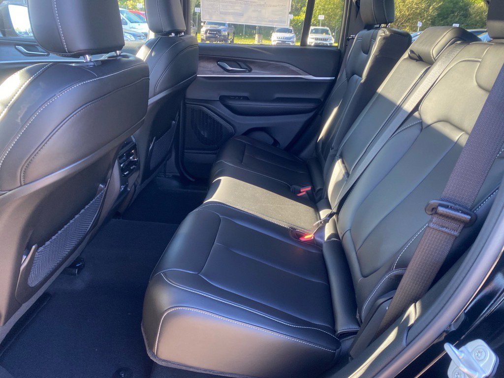 2025 Jeep Grand Cherokee Limited photo 12