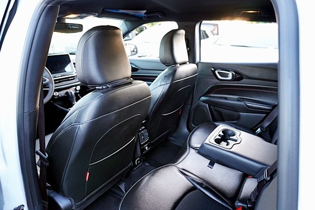 Used 2023 White Jeep Trailhawk image 17