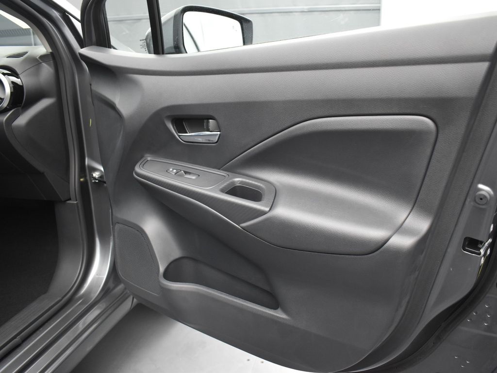 2025 Nissan Versa 1.6 SV photo 24