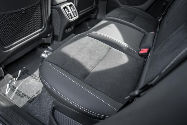 2026 Volvo XC40 photo 29