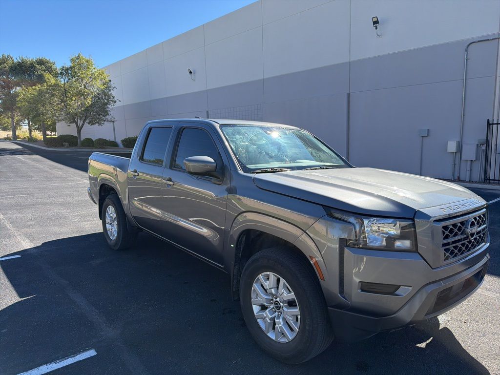 2022 Nissan Frontier SV photo 2
