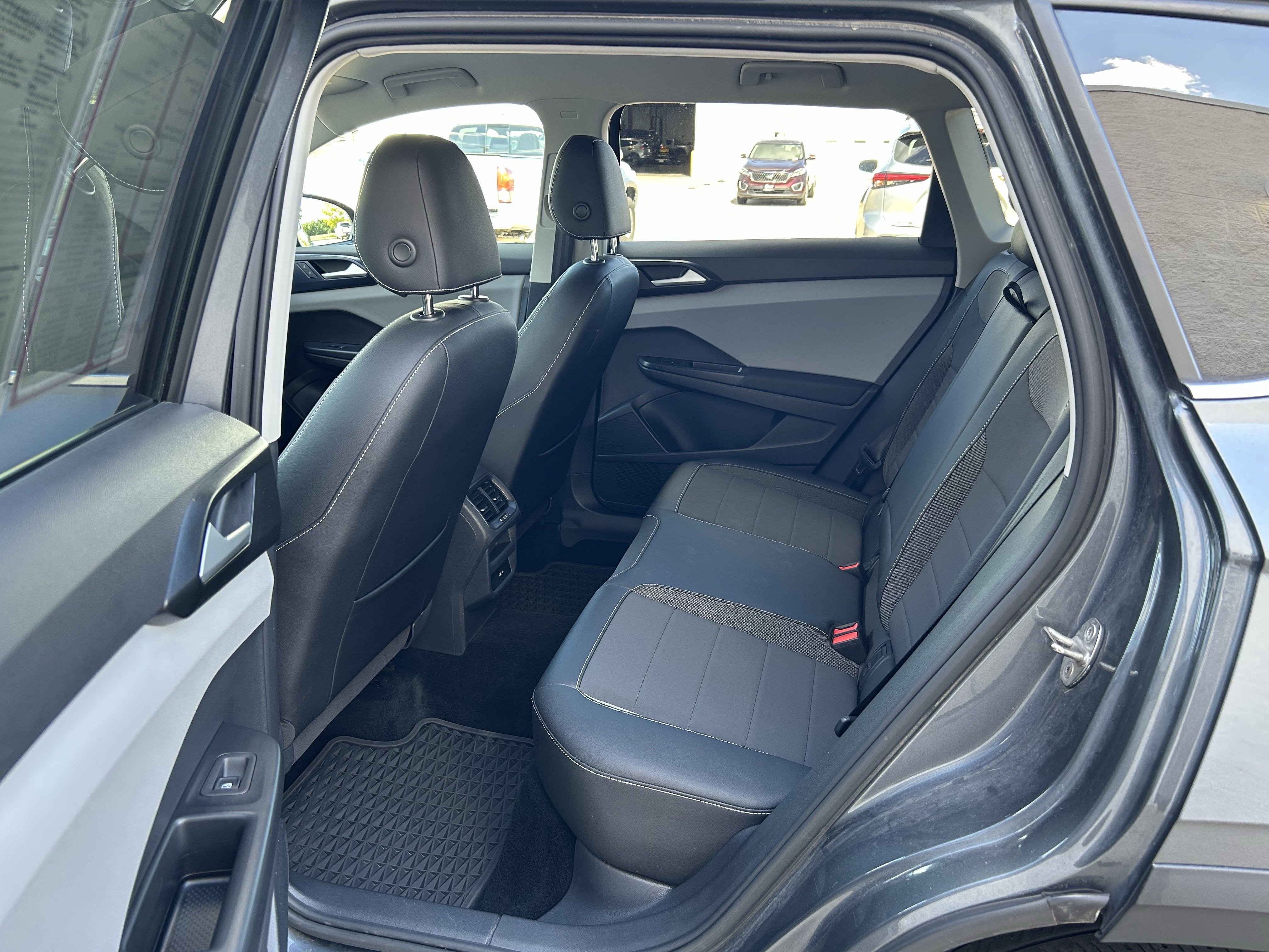 2022 Volkswagen Taos SE photo 5