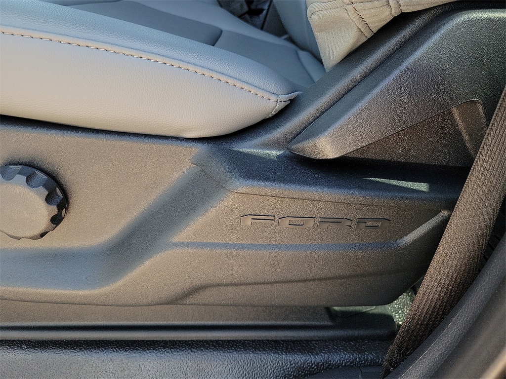 2025 Ford F-350 photo 19