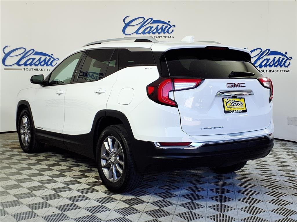 2024 Gmc Terrain SLT photo 2