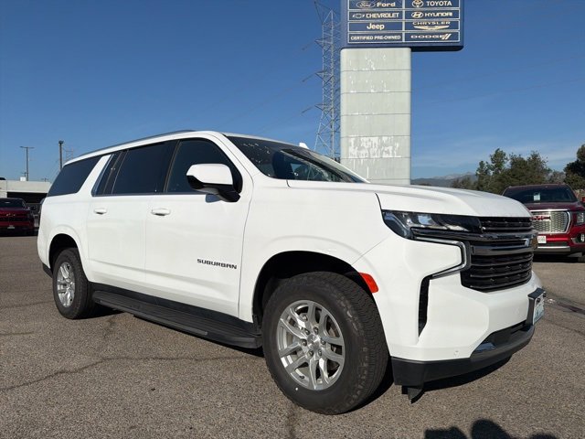 2023 Chevrolet Suburban LT's photo