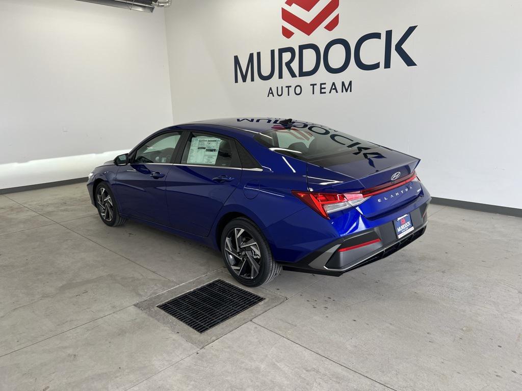 2025 Hyundai Elantra Limited photo 3
