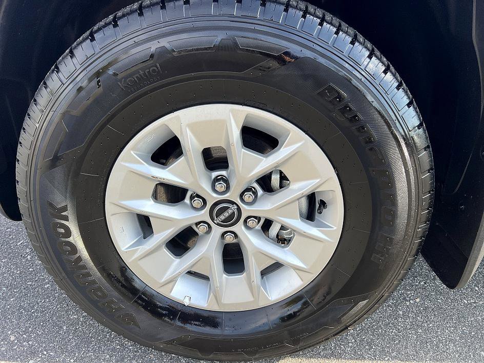 2024 Nissan Frontier SV photo 9