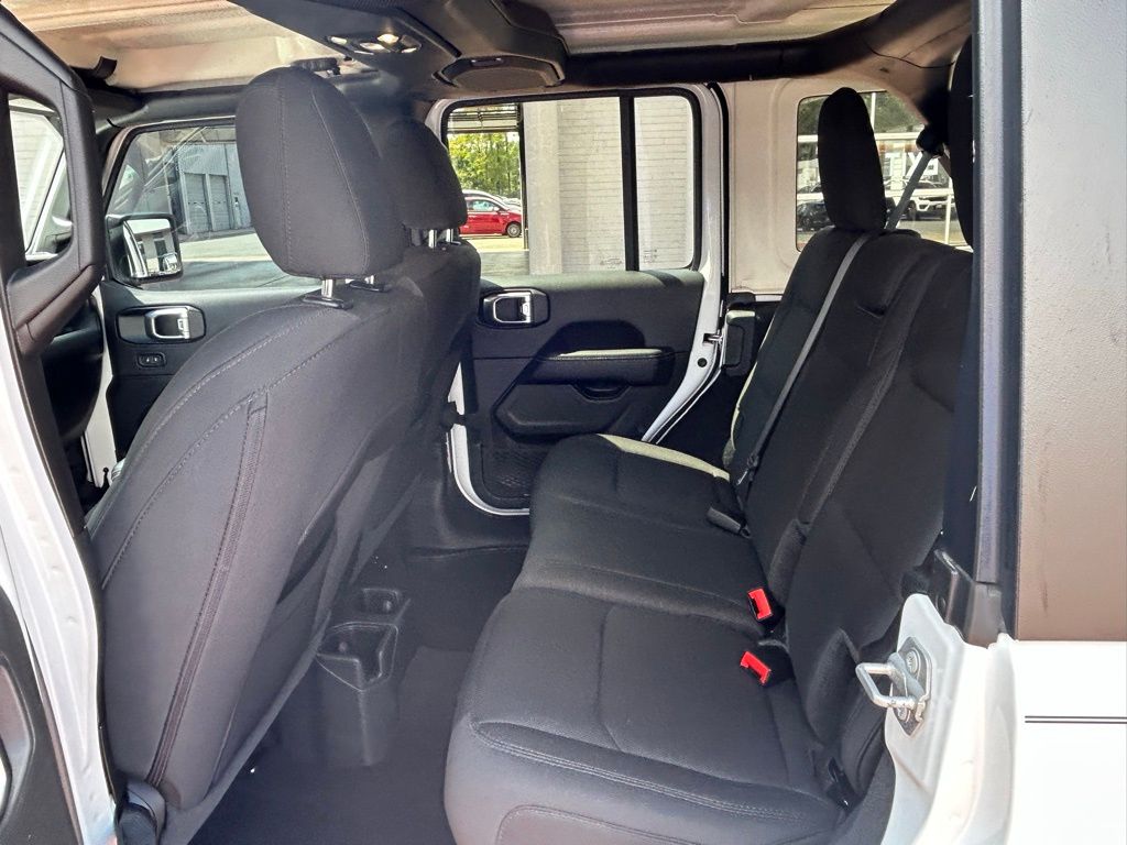 2021 Jeep Wrangler Unlimited Sahara photo 40