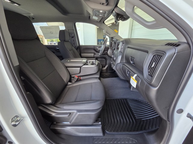 2025 Chevrolet Silverado 2500HD Custom photo 35