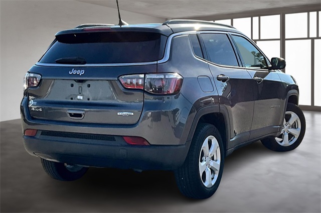 2022 Jeep Compass Latitude photo 3