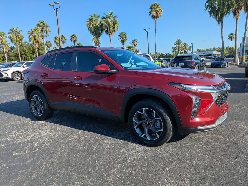 2025 Chevrolet Trax LT photo 2