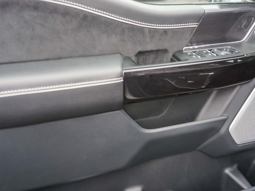 2025 Ford F-150 Lightning Platinum photo 18