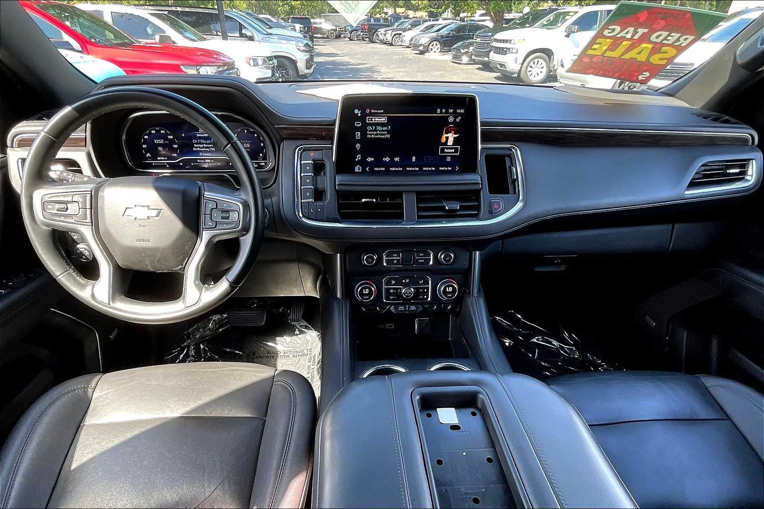 2023 Chevrolet Suburban LT photo 14