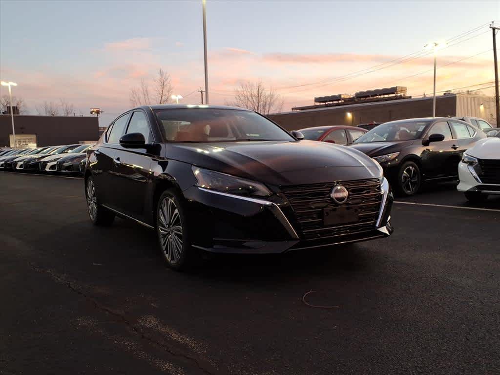 2025 Nissan Altima SL photo 2