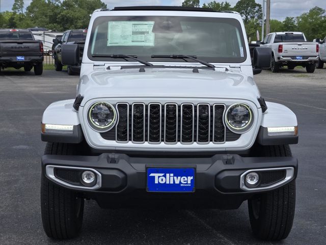 2025 Jeep Wrangler Sahara photo 3