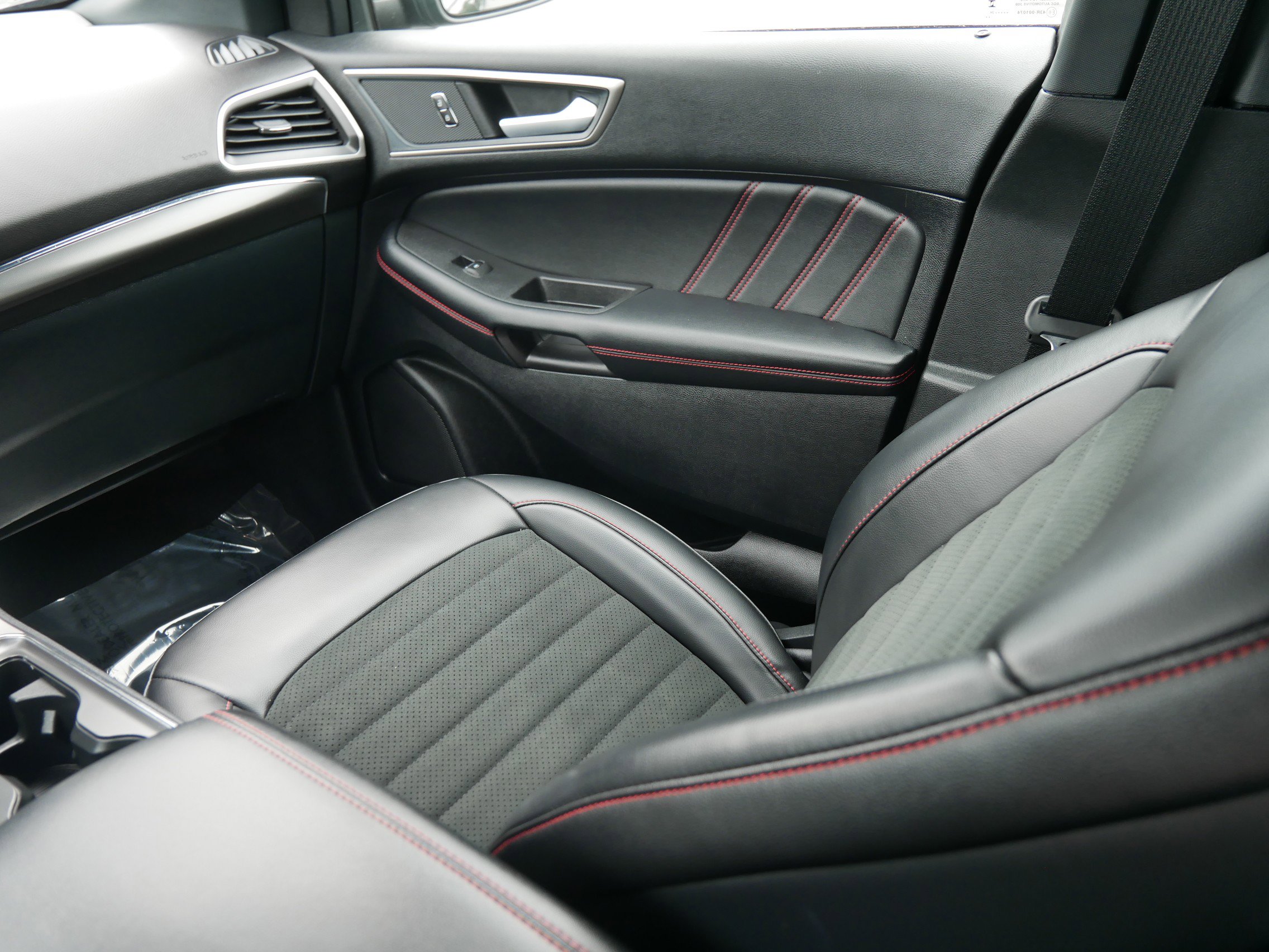 2024 Ford Edge ST-Line photo 14