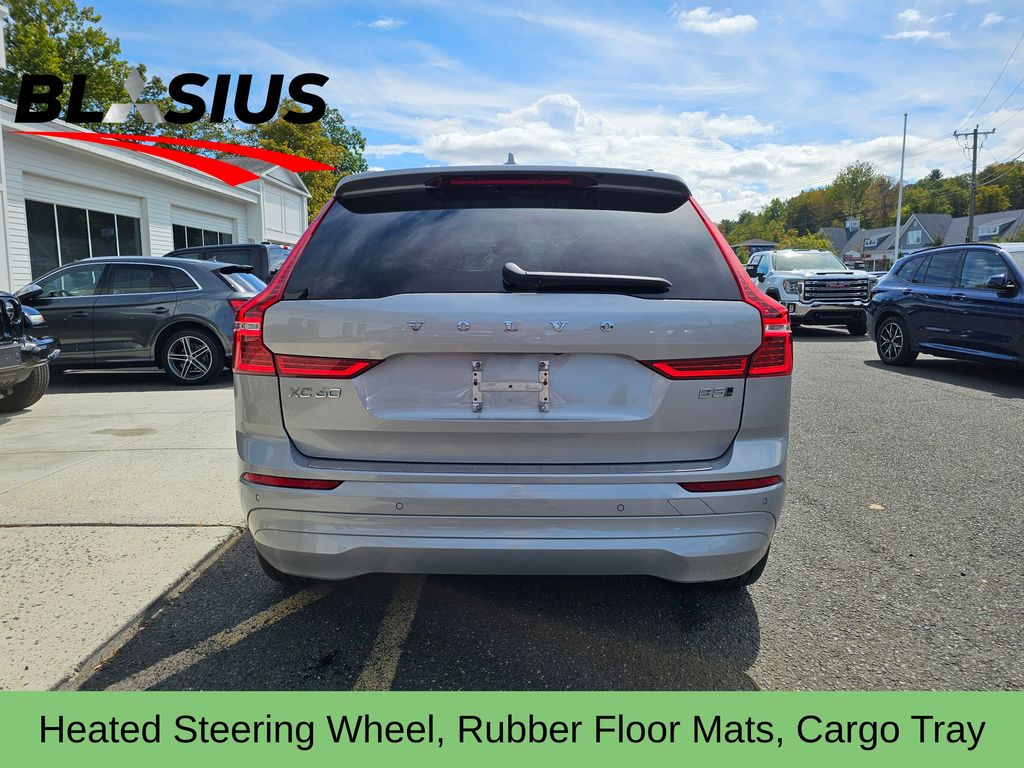 2022 Volvo XC60 B5 Momentum photo 5