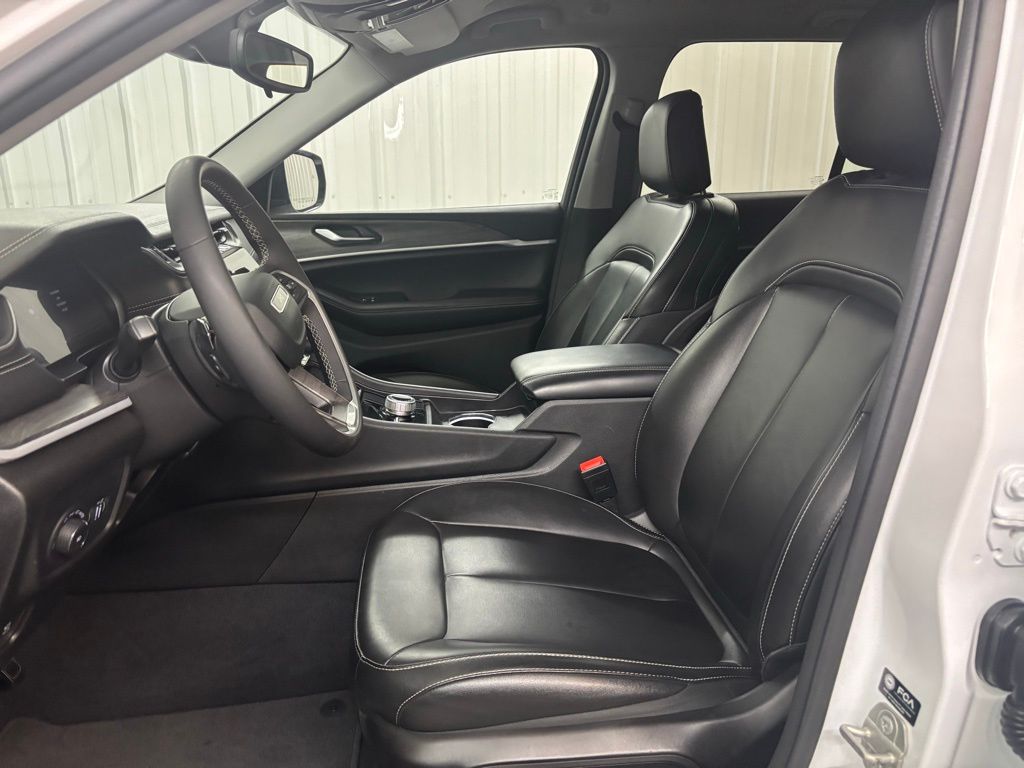 2024 Jeep Grand Cherokee Limited photo 4