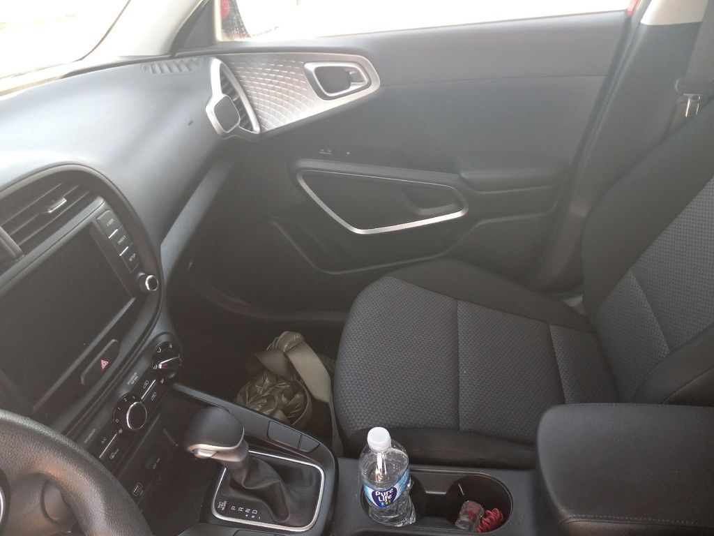 2022 Kia Soul LX photo 13