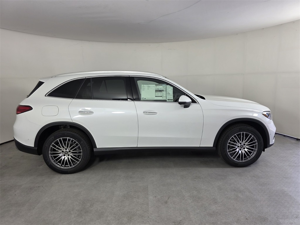 2026 Mercedes Benz GLC 300 photo 3