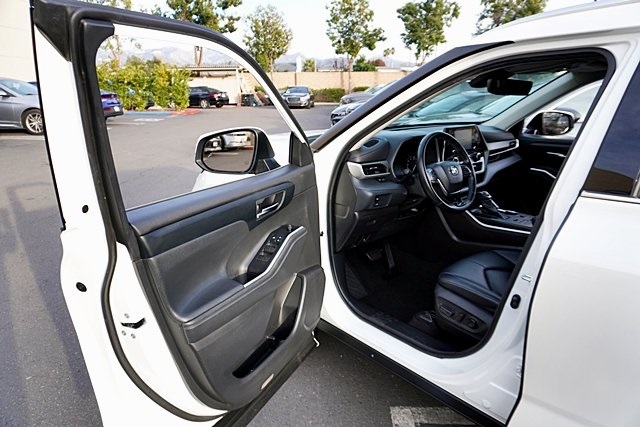 Used 2021 White Toyota XLE image 36