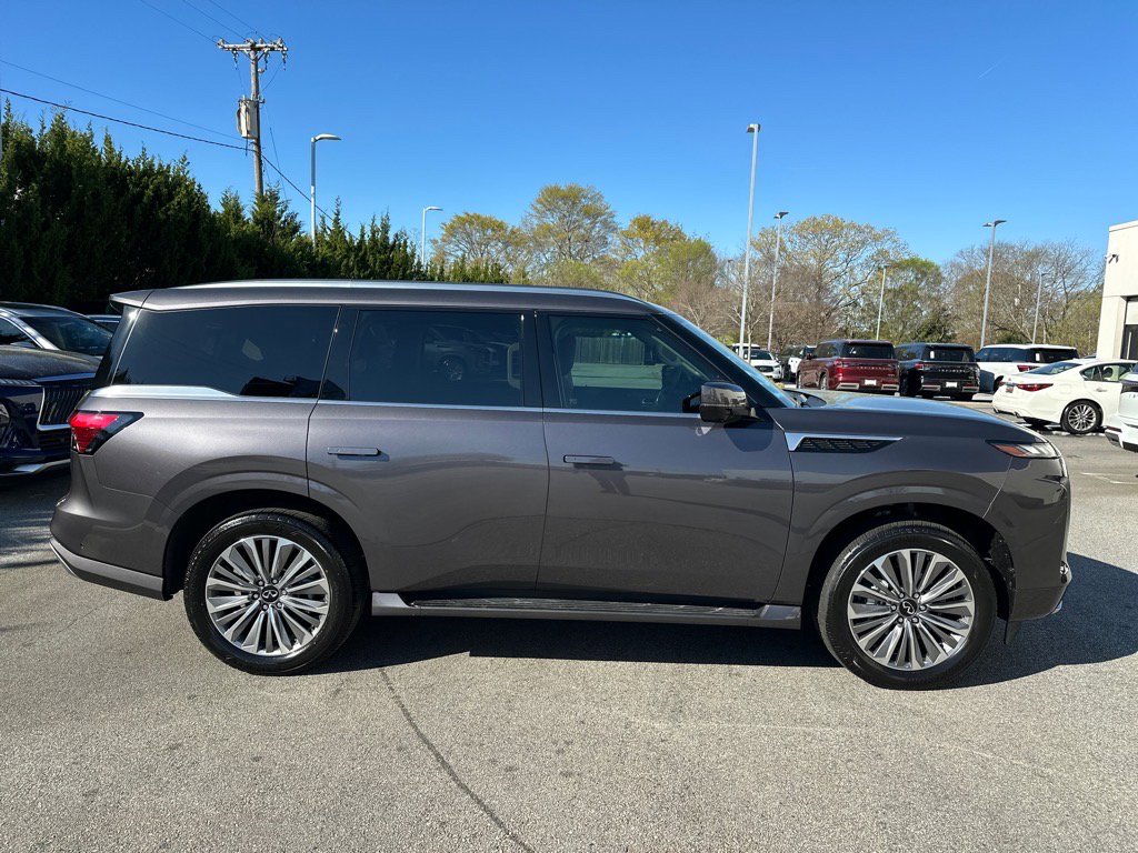2025 Infiniti QX80 Luxe photo 2