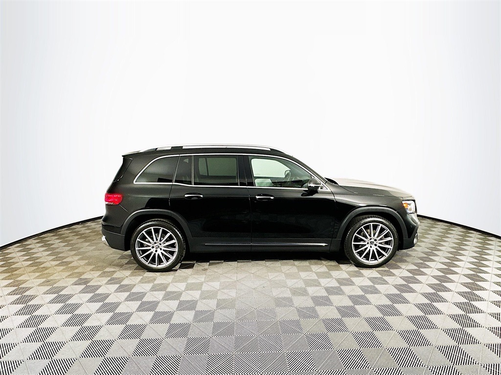 2023 Mercedes Benz GLB 250 4MATIC photo 4