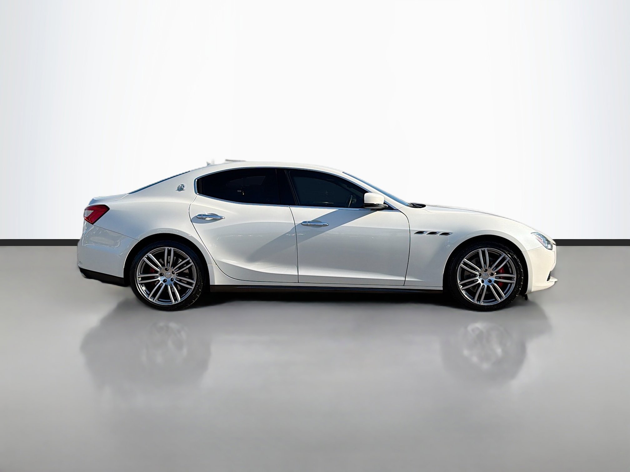 2015 Maserati Ghibli Base photo 2