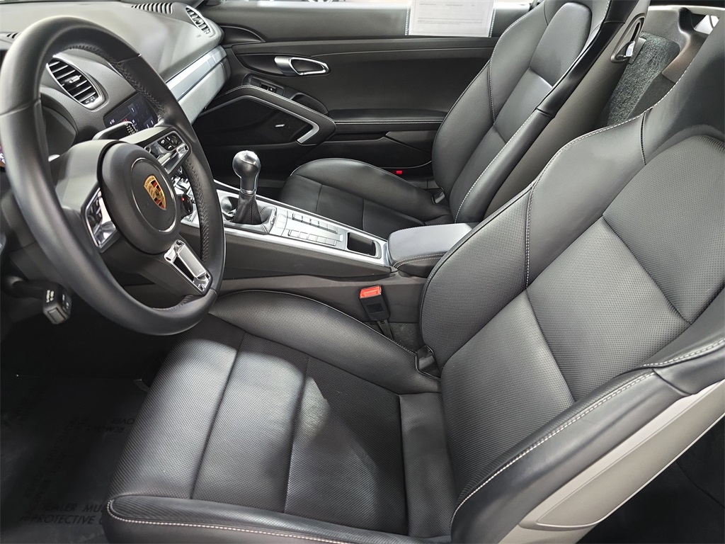 2024 Porsche Cayman photo 5