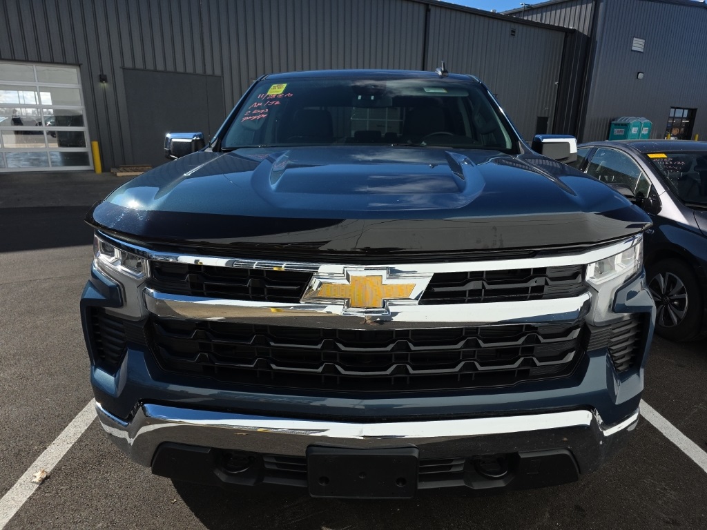 2024 Chevrolet Silverado 1500 LT's photo