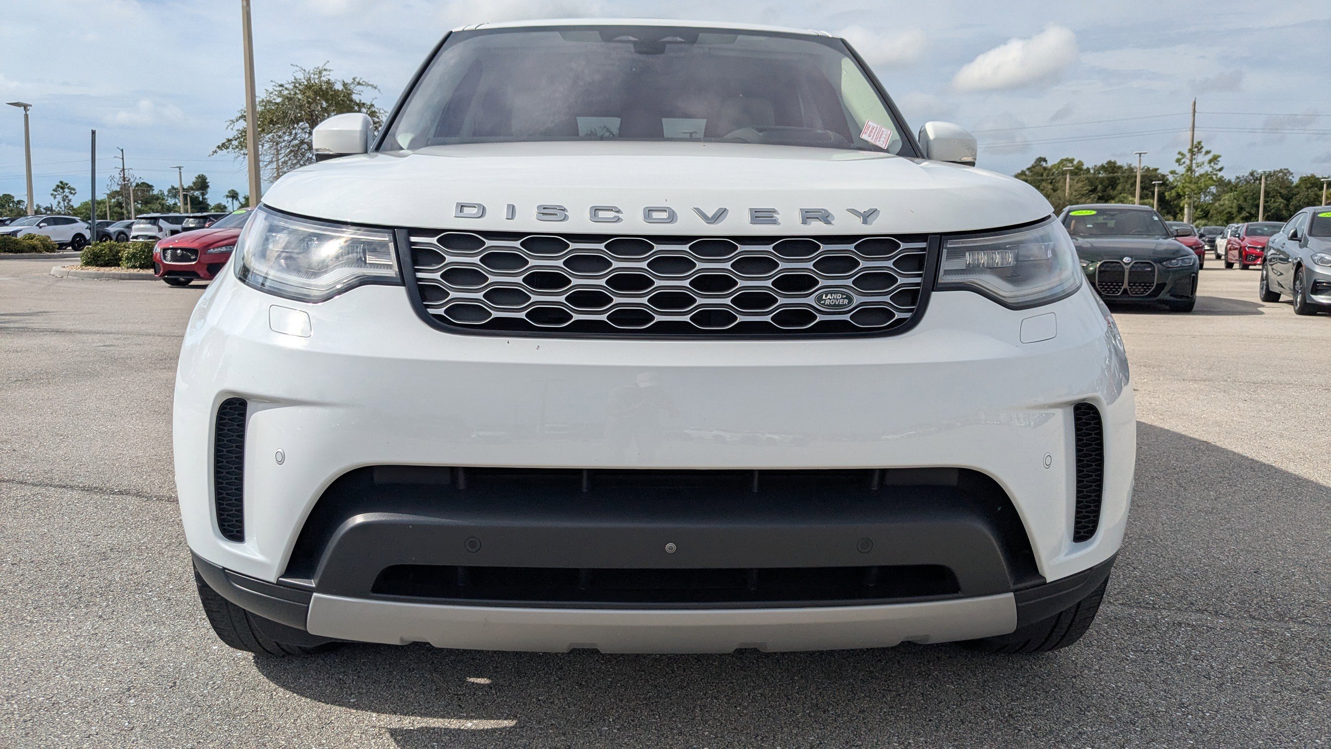 2023 Land Rover Discovery S photo 3