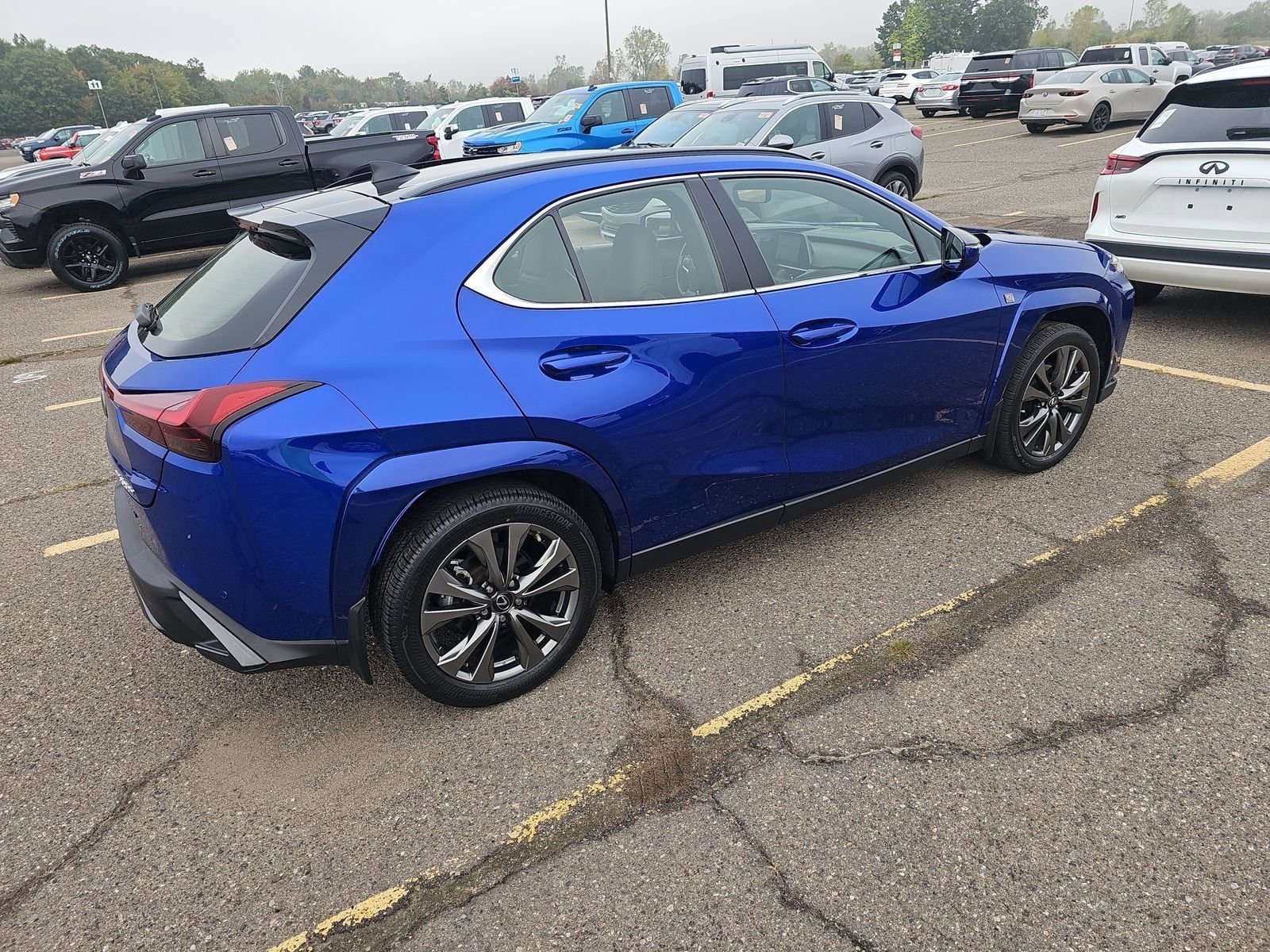 2023 Lexus UX 250h F SPORT Design photo 4