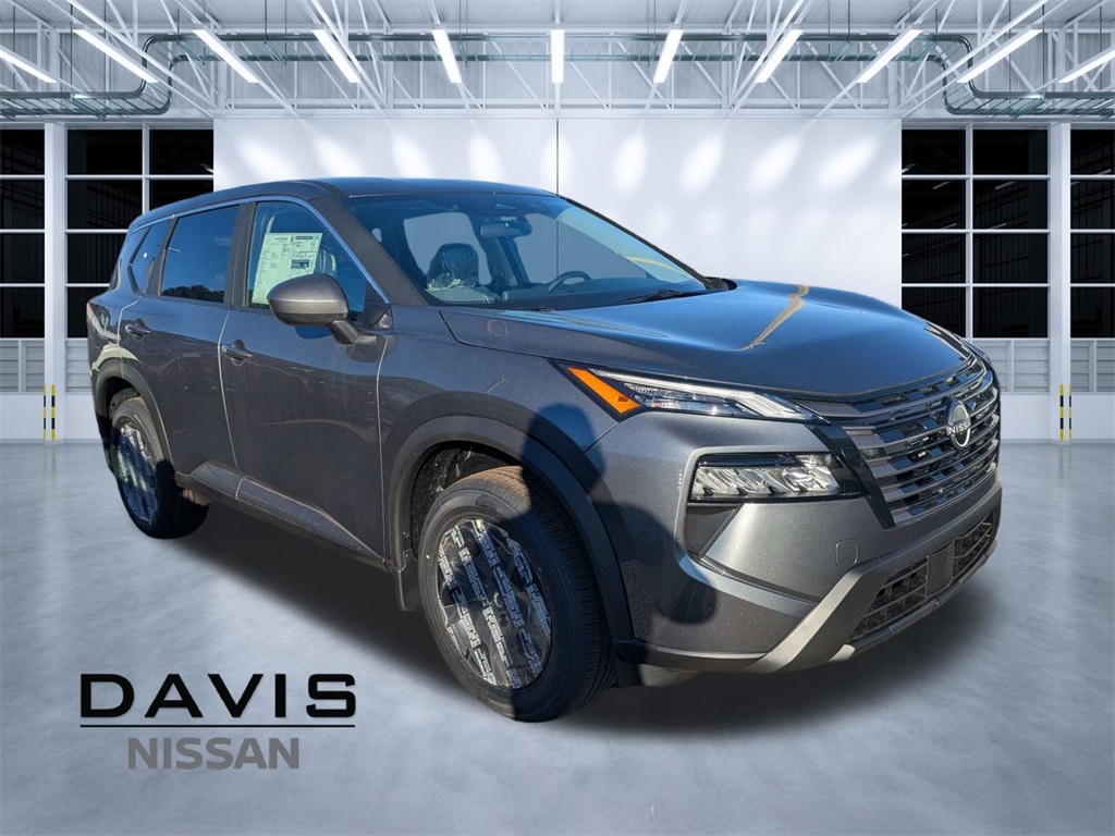 2026 Nissan Rogue SV's photo