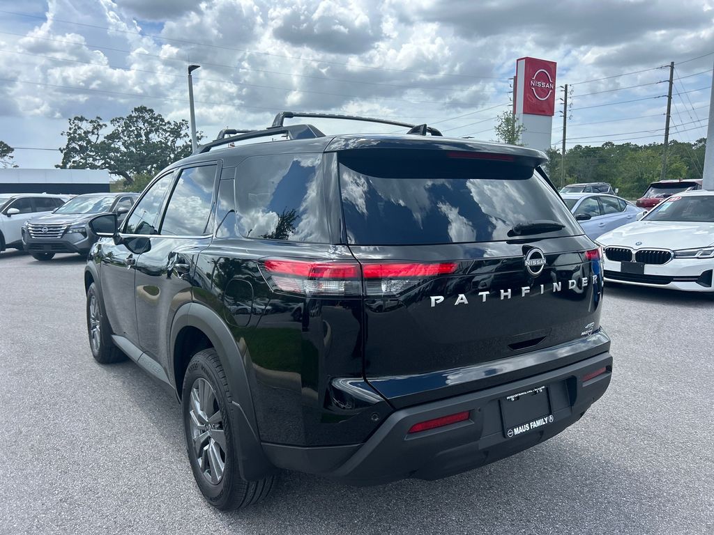 2025 Nissan Pathfinder SV photo 4