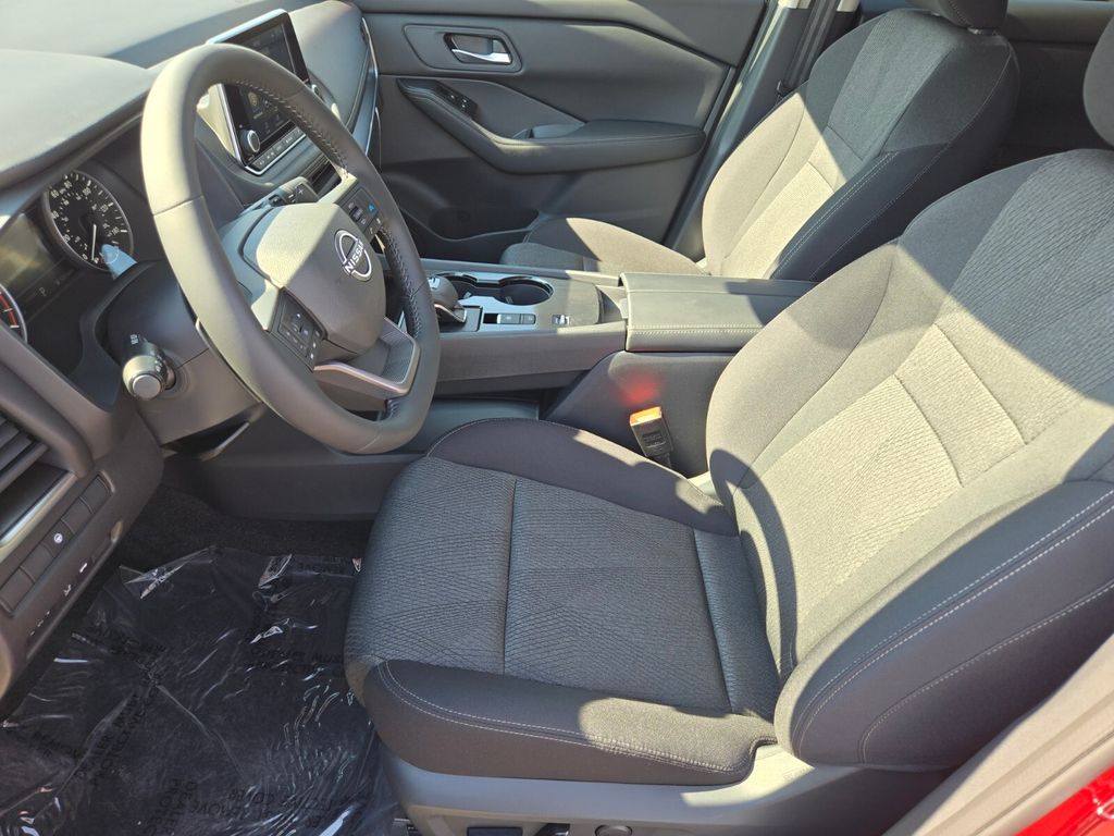 2025 Nissan Rogue SV photo 6