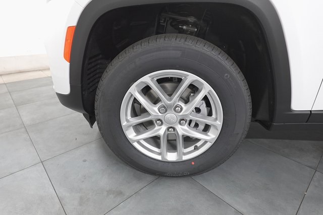 2025 Jeep Grand Cherokee Laredo photo 27