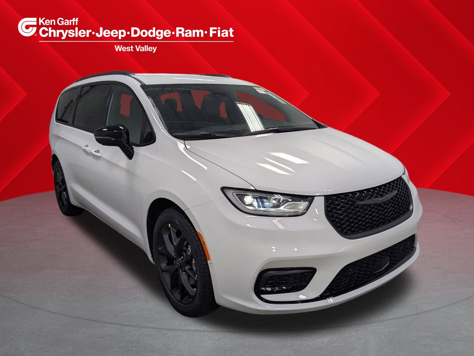 2026 Chrysler Pacifica Select's photo