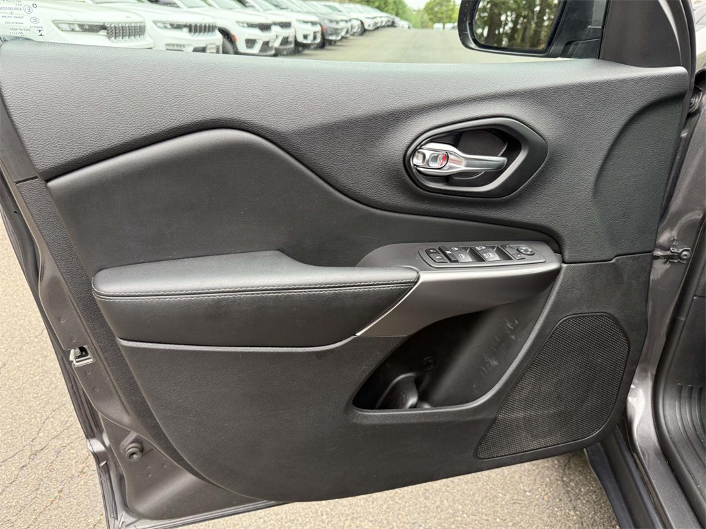 2021 Jeep Cherokee Latitude Lux photo 25