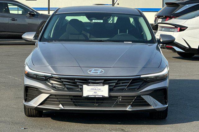 2025 Hyundai Elantra Hybrid Blue photo 9
