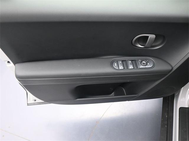 2025 Hyundai Ioniq 5 SE photo 10
