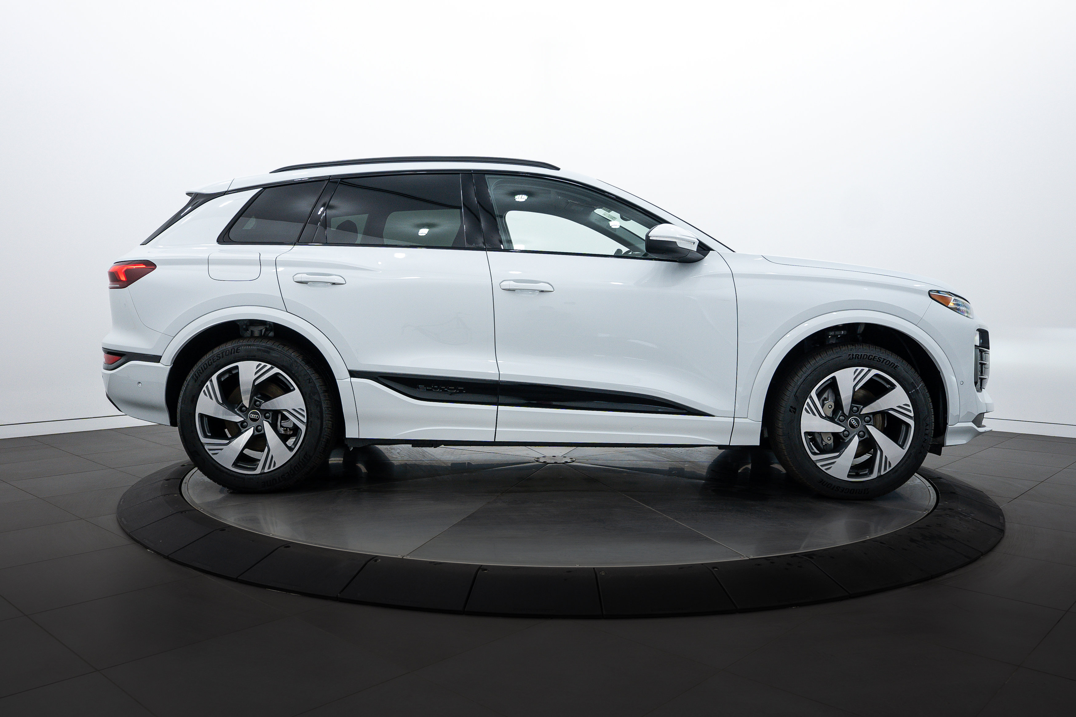 2025 Audi Q6 E-tron Premium Plus photo 3