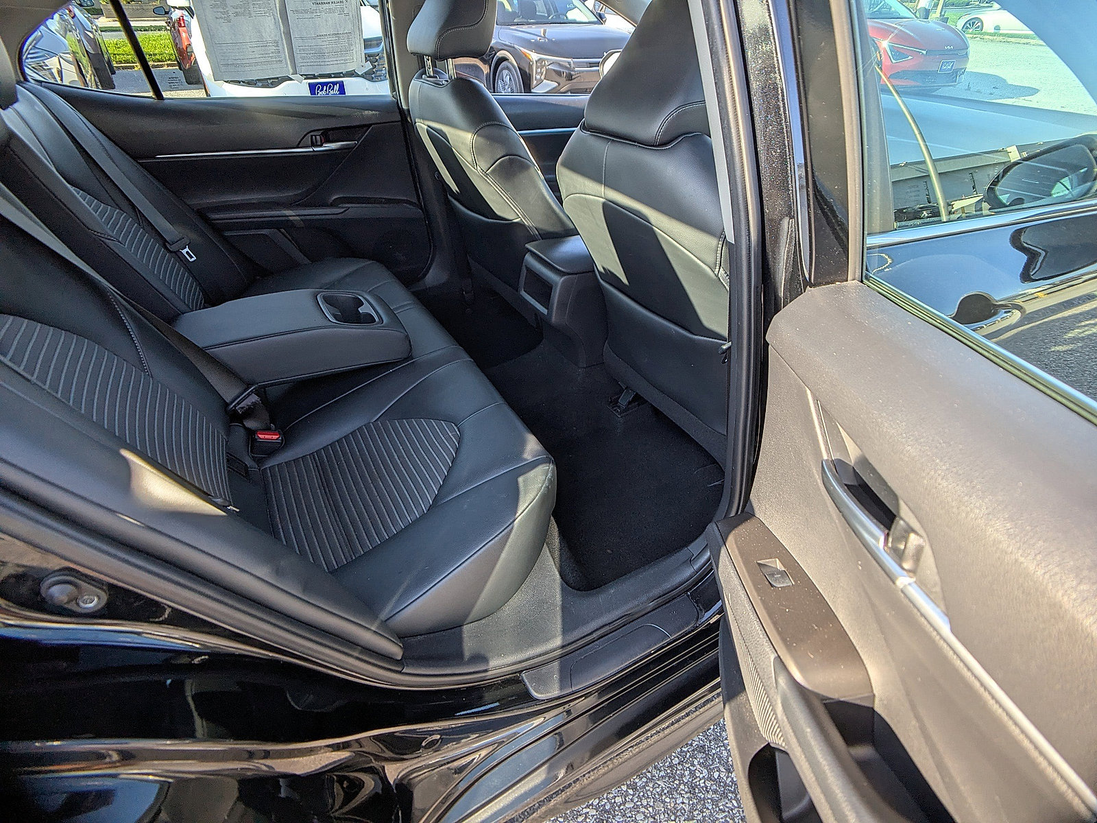 2021 Toyota Camry SE photo 4