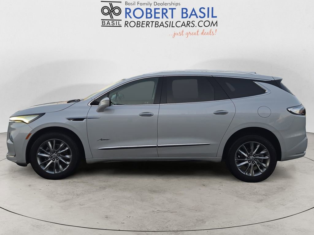 2023 Buick Enclave Avenir photo 2
