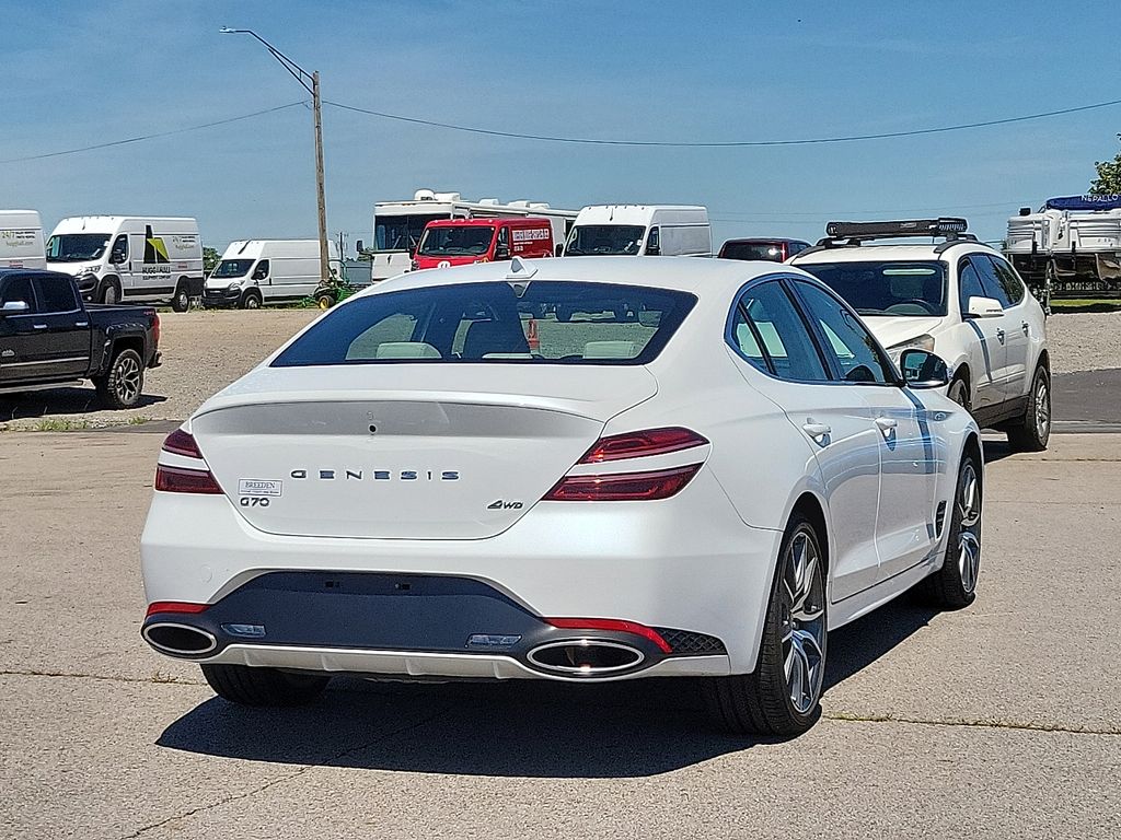 2024 Genesis G70 2.5T photo 4
